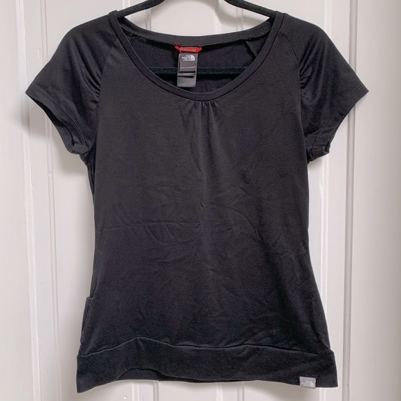 The North Face Tops - THE NORTH FACE MOISTURE WICKING BLACK ATHLETIC SHORT SLEEVE CYCLING SHIRT SIZE M